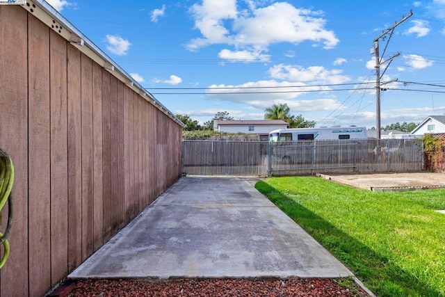 view of yard with a patio