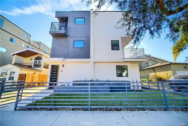 4455 S Slauson Ave, Culver City, CA 90230 - modern home featuring stucco siding and a fenced front yard