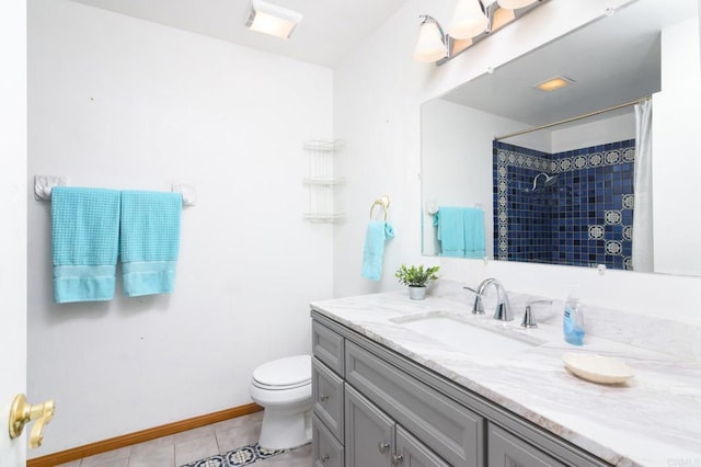 full bathroom featuring curtained shower, baseboards, toilet, tile patterned floors, and vanity