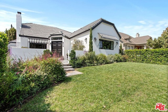 view of front of house featuring a front yard