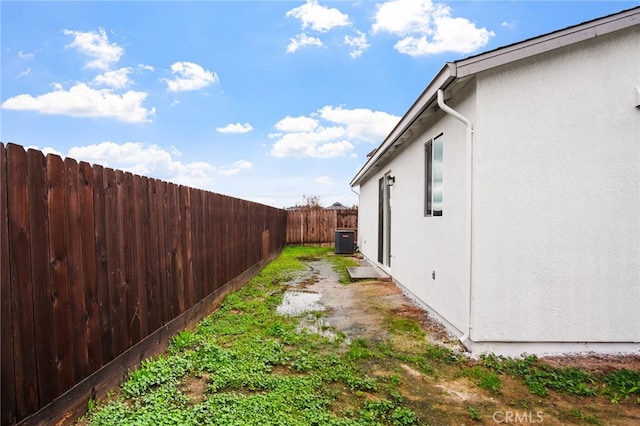 view of yard featuring central AC unit