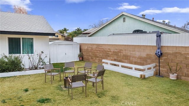 view of yard with a storage shed