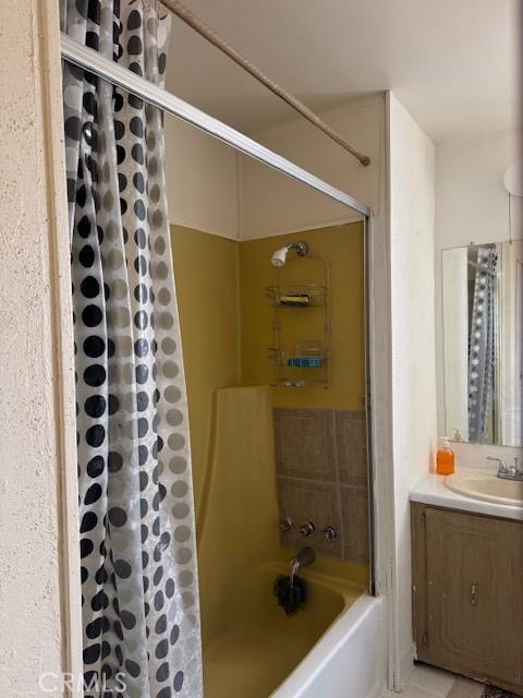 bathroom with vanity and shower / bath combo