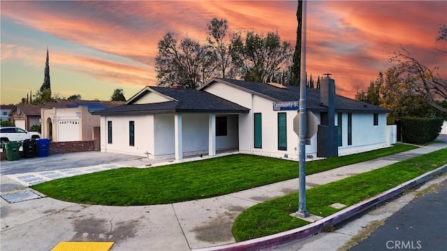 view of front of home featuring a garage and a lawn