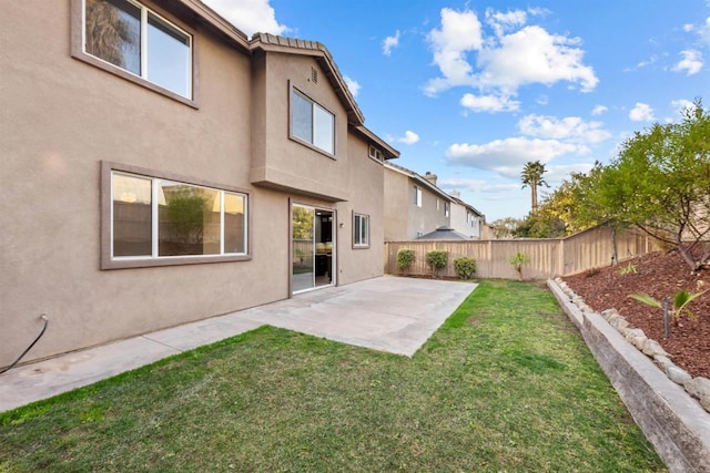 view of yard featuring a patio