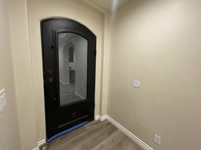 interior details with hardwood / wood-style floors