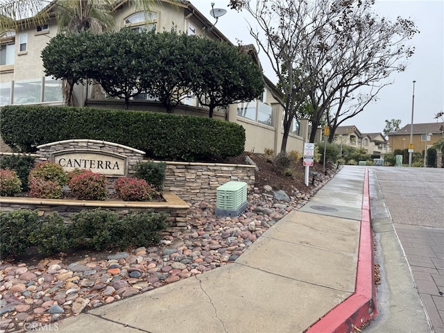 community sign with a residential view