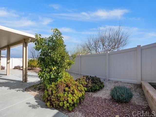 view of yard featuring a patio