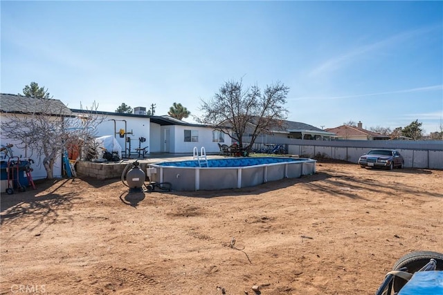 view of yard featuring a fenced in pool