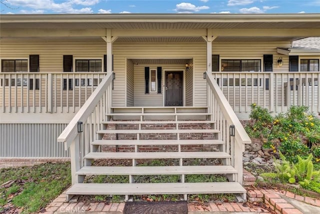 property entrance featuring a porch