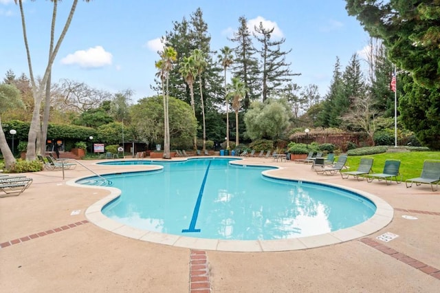 view of swimming pool with a jacuzzi and a patio