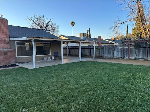 view of yard featuring a patio area