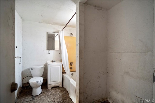 full bathroom featuring sink, toilet, and shower / bath combo with shower curtain