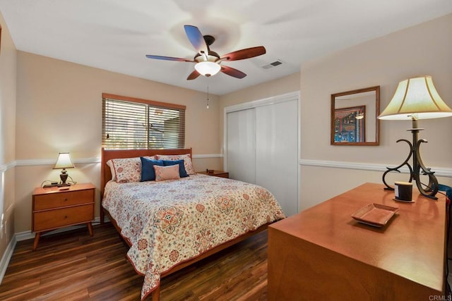 bedroom with dark hardwood / wood-style flooring, a closet, and ceiling fan