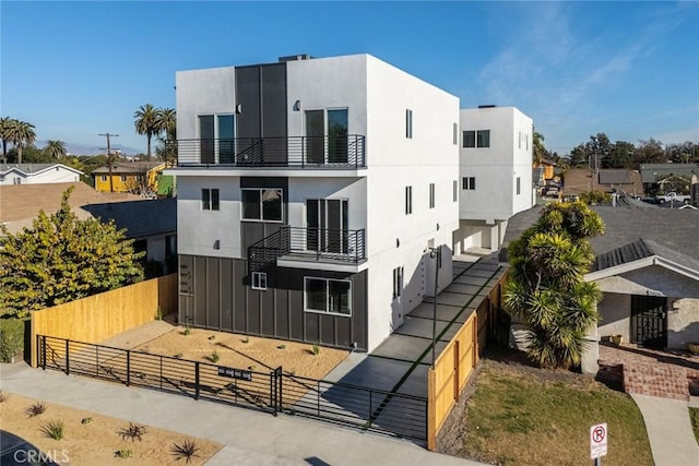 exterior space featuring a balcony