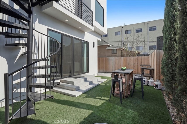 view of yard featuring entry steps and fence