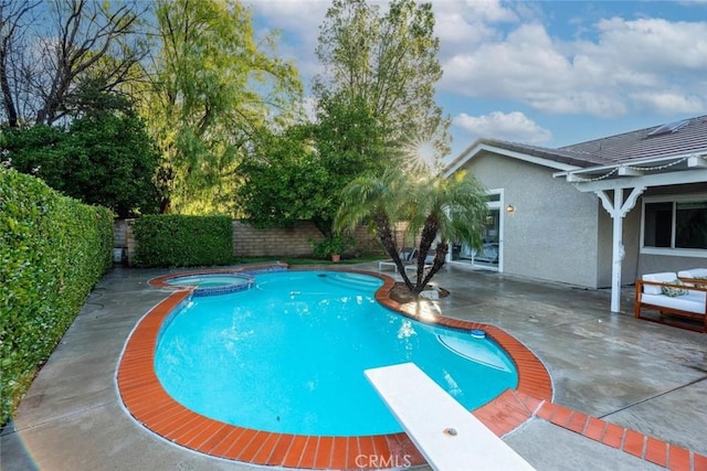 view of pool featuring an in ground hot tub, a diving board, a patio, and a pergola