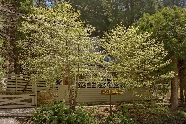 855 Lake Dr, Lake Arrowhead, CA 92352 - exterior view