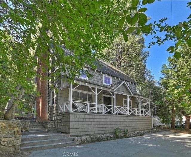 855 Lake Dr, Lake Arrowhead, CA 92352 - view of front facade featuring a porch