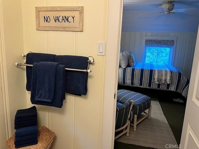 bathroom featuring ceiling fan