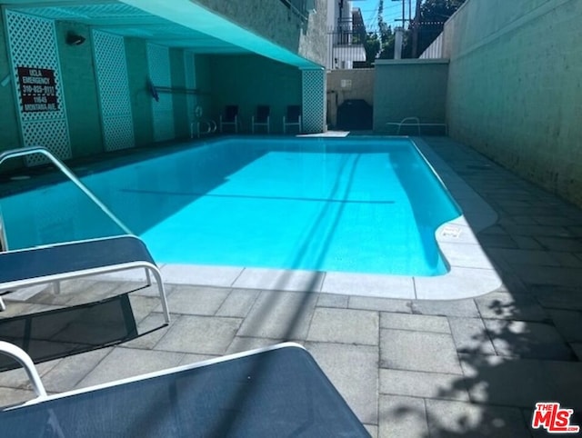 view of swimming pool