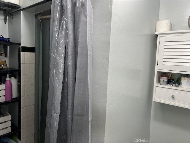 bathroom featuring a shower with curtain