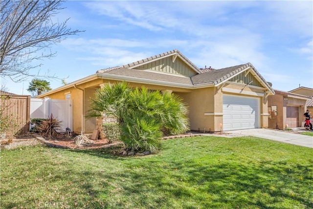 view of front of home featuring driveway, a garage, fence, and a front lawn