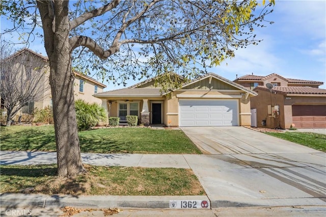 view of front of home featuring driveway, stucco siding, an attached garage, and a front yard