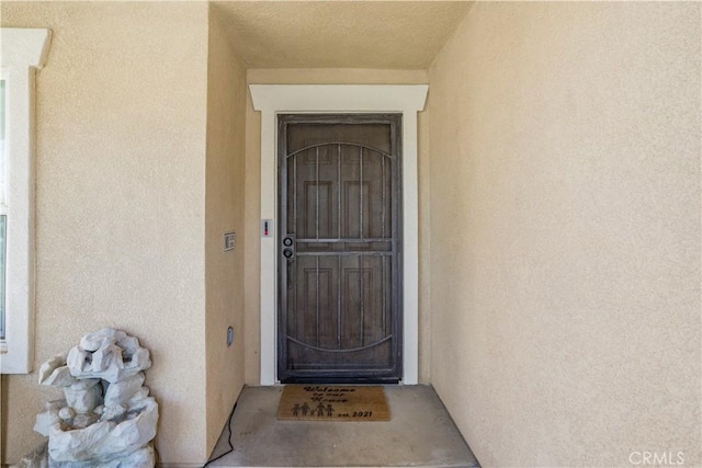 view of exterior entry with stucco siding