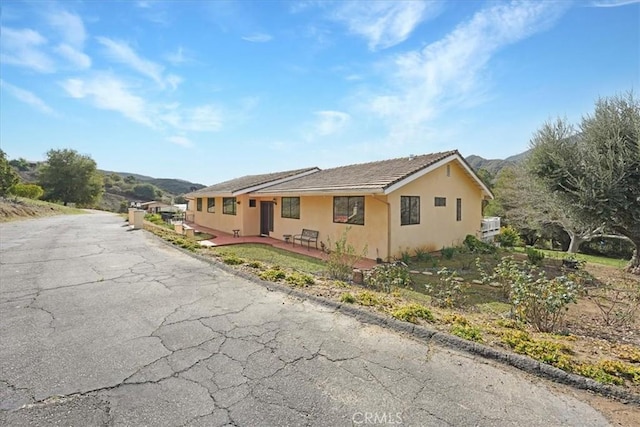 view of front of home featuring a mountain view