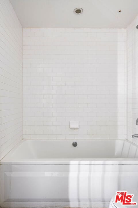 bathroom featuring a bathing tub