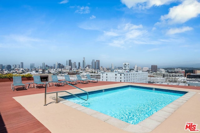 view of swimming pool