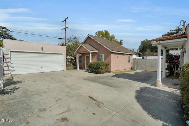 view of front facade with a garage and an outdoor structure