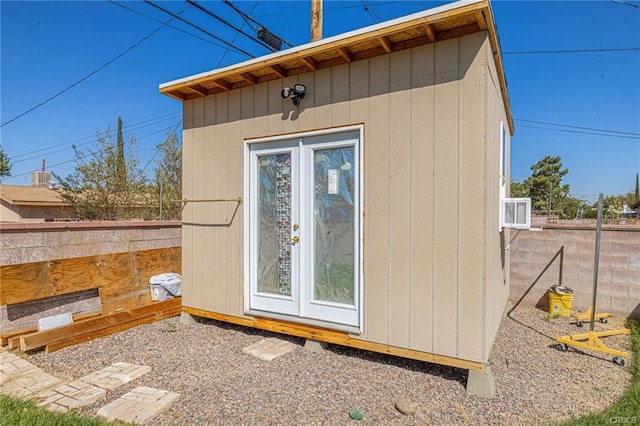 view of side of home featuring an outdoor structure