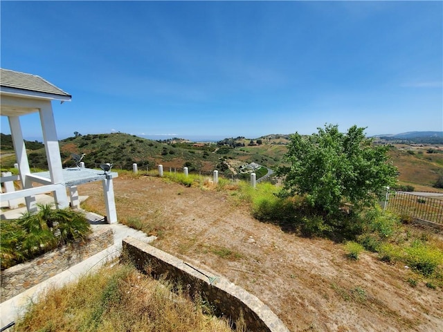 view of yard featuring a rural view