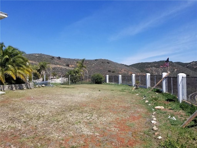 view of yard with a mountain view