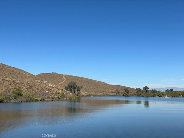 water view featuring a mountain view