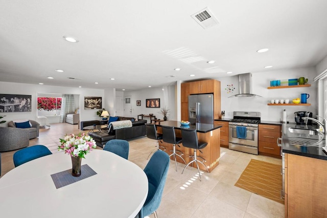 dining area featuring sink and light tile patterned floors