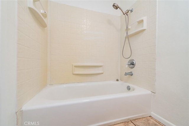 bathroom featuring tiled shower / bath