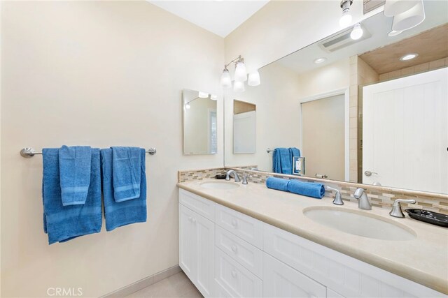 1051 Gaviota Dr, Laguna Beach, CA 92651 - full bath with double vanity