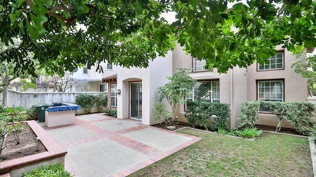 view of front of house featuring a front yard and a patio area