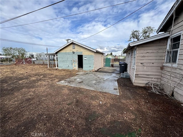 view of yard featuring an outbuilding and a patio area