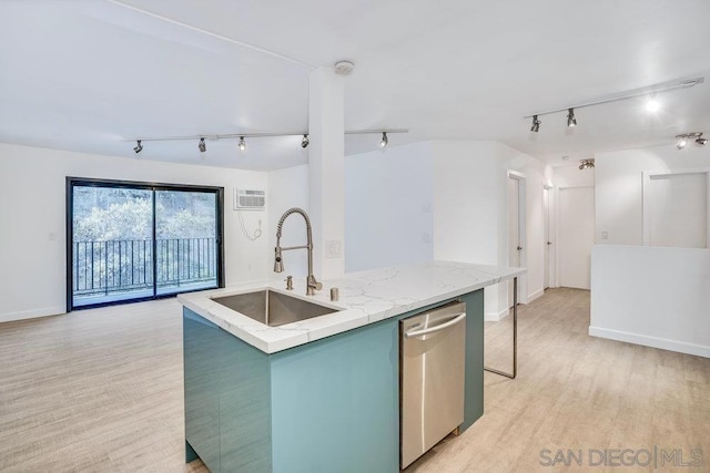 kitchen with rail lighting, sink, a kitchen island with sink, dishwasher, and light hardwood / wood-style floors