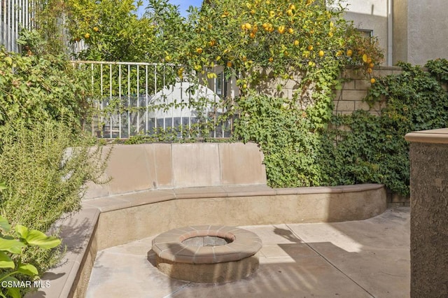 view of patio featuring an outdoor fire pit