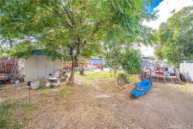 view of yard featuring fence and an outbuilding