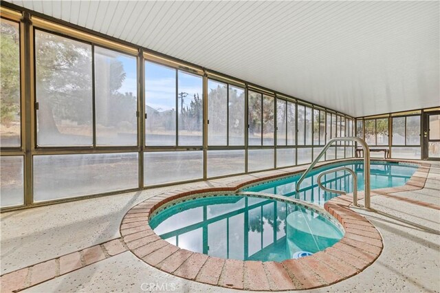 626 Westlake Dr, Palmdale, CA 93551 - view of indoor pool