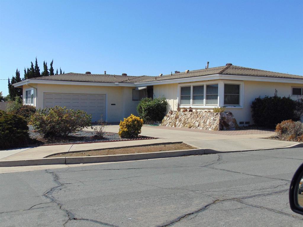 single story home featuring a garage