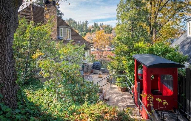 view of yard featuring a patio