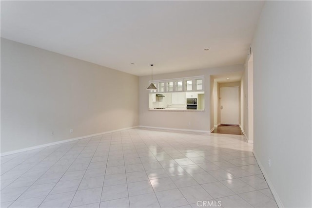 empty room featuring light tile patterned floors