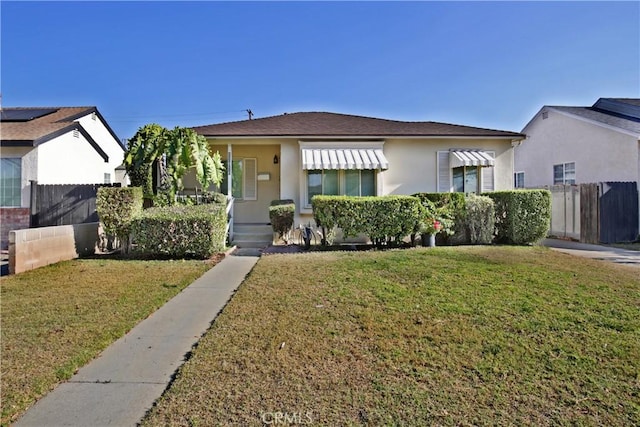 bungalow featuring a front yard